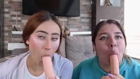 Snapshot of abella_as chatting on 09-23-25, 02:09 Abella online show from 09-23-25, 02:09