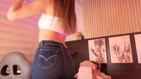 Snapshot of abella_as chatting on 09-29-25, 02:22 Abella online show from 09-29-25, 02:22