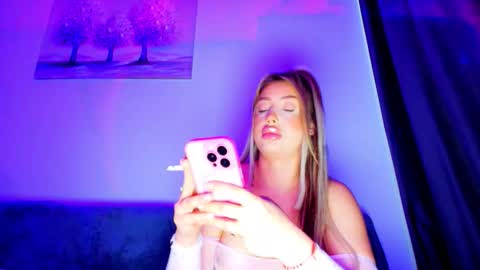 Snapshot of abella_soleill chatting on 03-11-26, 06:19 abella_soleill online show from 03-11-26, 06:19