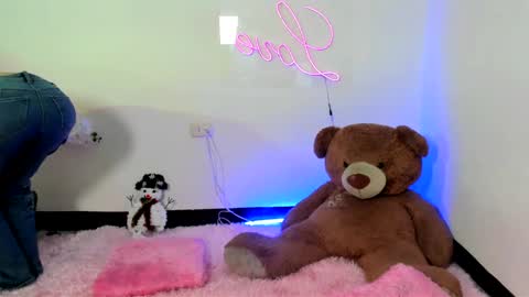  Abella and Kendra  online show from 01-05-25, 10:08