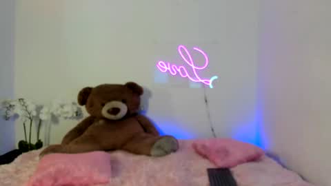  Abella and Kendra  online show from 01-24-25, 09:58