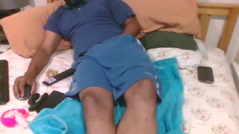 Snapshot of abhi_cam chatting on 12-11-24, 08:28 Naked Gentleman online show from 12-11-24, 08:28