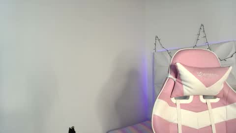 Abril  online show from 11-04-25, 11:42