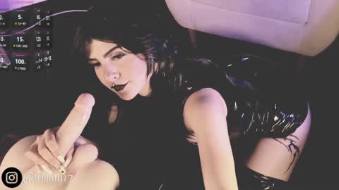 Snapshot of abril__colen chatting on 12-07-24, 01:07 April online show from 12-07-24, 01:07