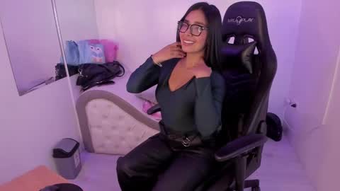 Abril  online show from 09-22-25, 01:35