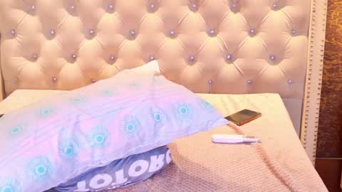 abril_collinz online show from 07-16-26, 10:21