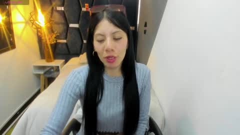 Abril Fox online show from 04-07-26, 09:15