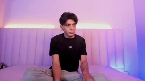 Abril and Julian online show from 05-11-26, 02:45
