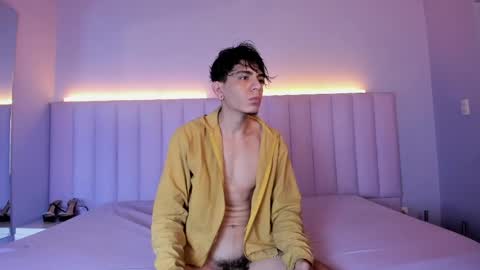 Abril and Julian online show from 05-21-26, 12:12
