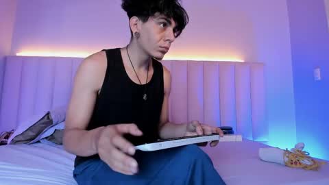 Abril and Julian online show from 05-28-26, 11:51