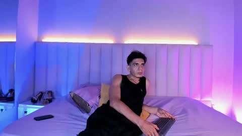 Abril and Julian online show from 06-03-26, 11:57