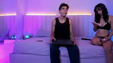Abril and Julian online show from 06-24-26, 12:15