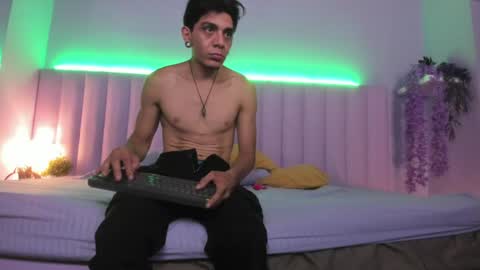 Abril and Julian online show from 07-16-26, 11:44