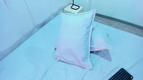 Snapshot of abrilsonne chatting on 02-16-25, 06:32 AbrilSonne online show from 02-16-25, 06:32