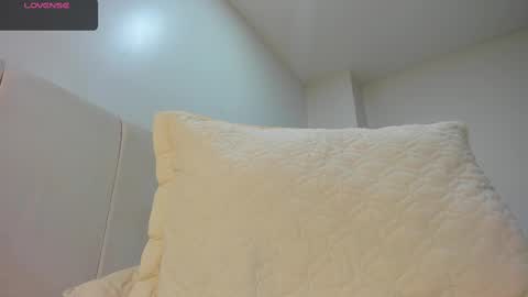 Snapshot of abrilsonne chatting on 02-28-25, 12:54 AbrilSonne online show from 02-28-25, 12:54