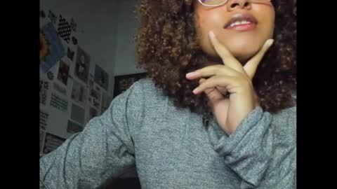 Snapshot of ada_gales_ chatting on 02-06-25, 05:25  Isa  online show from 02-06-25, 05:25