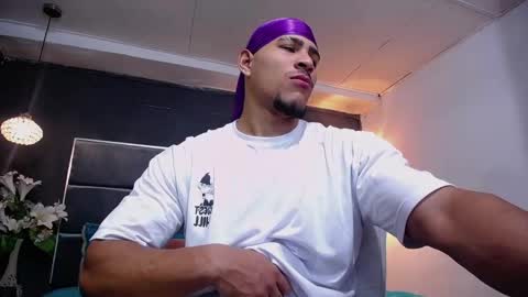 adam_fit19cm online show from 09-11-25, 02:06