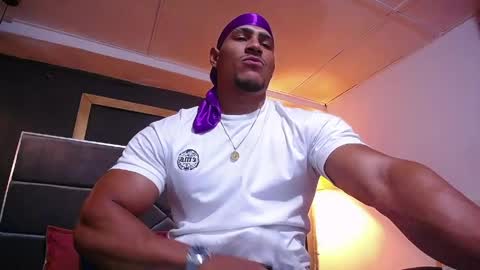 adam_fit19cm online show from 05-01-26, 01:32