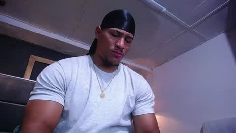 adam_fit19cm online show from 06-25-26, 07:18
