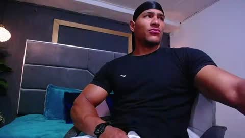 adam_fit19cm online show from 07-08-26, 01:59