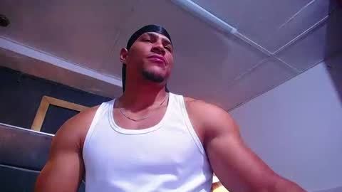 adam_fit19cm online show from 07-09-26, 01:48