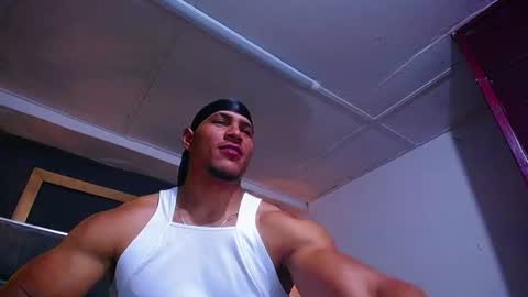 adam_fit19cm online show from 07-10-26, 02:08