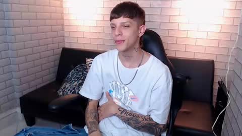 Snapshot of adam_hard_ chatting on 01-09-25, 08:33 Adam online show from 01-09-25, 08:33