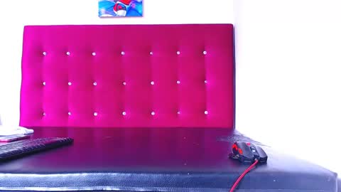 Snapshot of adam_hot11 chatting on 12-06-24, 06:39 adam hot11 online show from 12-06-24, 06:39