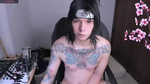 Snapshot of adam_rocket chatting on 01-06-26, 01:20 Adam online show from 01-06-26, 01:20