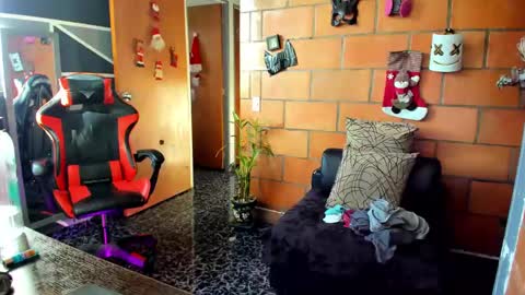 Adam Valencia online show from 01-06-25, 09:32