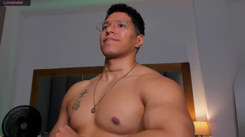 adambrocs1 online show from 02-25-25, 09:42