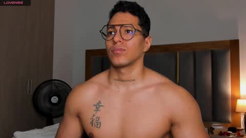 adambrocs1 online show from 03-10-25, 08:37