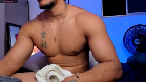 adambrocs1 online show from 06-12-26, 03:27