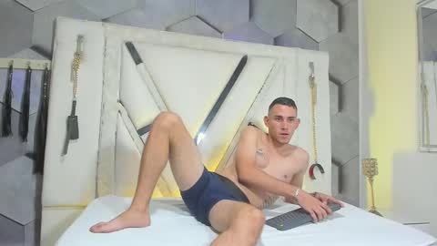 Snapshot of adammendoza34 chatting on 10-04-25, 02:42 adammendoza34 online show from 10-04-25, 02:42