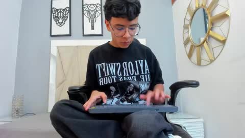 Adams Bobby online show from 04-22-26, 11:56