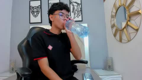 Snapshot of adams_bobby chatting on 05-01-26, 11:04 Adams Bobby online show from 05-01-26, 11:04