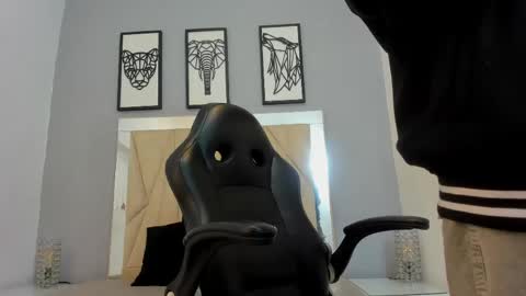 Snapshot of adams_bobby chatting on 05-02-26, 11:26 Adams Bobby online show from 05-02-26, 11:26