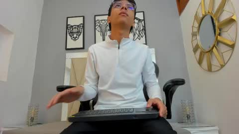 Snapshot of adams_bobby chatting on 05-03-26, 11:05 Adams Bobby online show from 05-03-26, 11:05