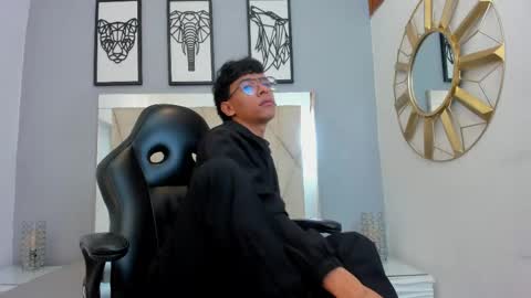 Snapshot of adams_bobby chatting on 05-07-26, 11:15 Adams Bobby online show from 05-07-26, 11:15