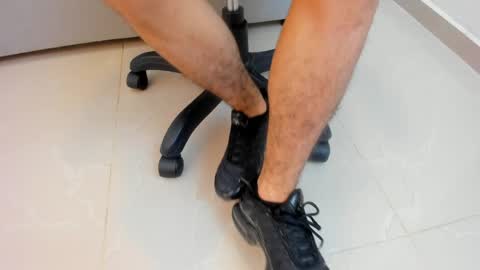 Snapshot of adams_bobby chatting on 05-10-26, 10:53 Adams Bobby online show from 05-10-26, 10:53