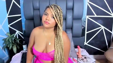 Snapshot of adams_cloe chatting on 02-22-25, 01:02 Cloe Adams online show from 02-22-25, 01:02