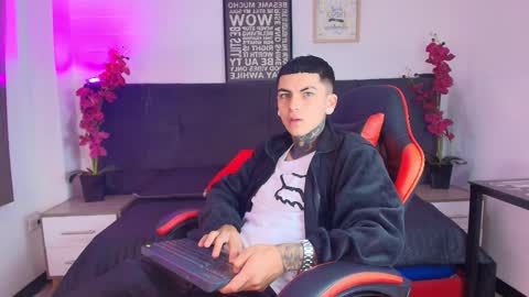 Snapshot of adamswalkerr_ chatting on 03-03-26, 12:11 AdamsWalkerr online show from 03-03-26, 12:11