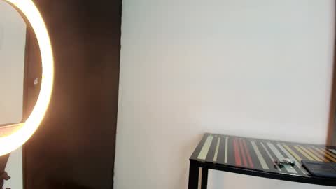 Snapshot of adamswalkerr_ chatting on 03-18-26, 01:03 AdamsWalkerr online show from 03-18-26, 01:03