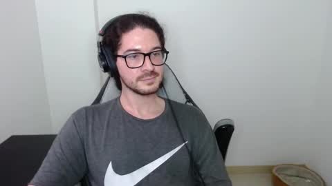 Snapshot of adamussutekh chatting on 02-12-25, 09:11 Adam online show from 02-12-25, 09:11