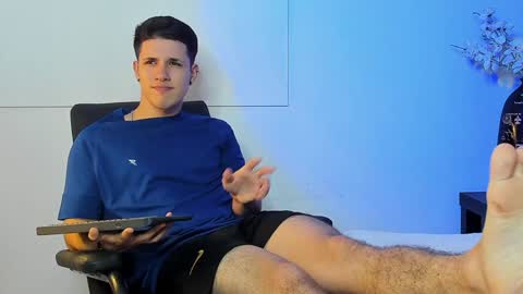 Snapshot of adan_rivas chatting on 01-10-25, 01:21 adan online show from 01-10-25, 01:21