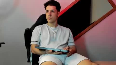 Snapshot of adan_rivas chatting on 03-11-25, 01:16 adan online show from 03-11-25, 01:16