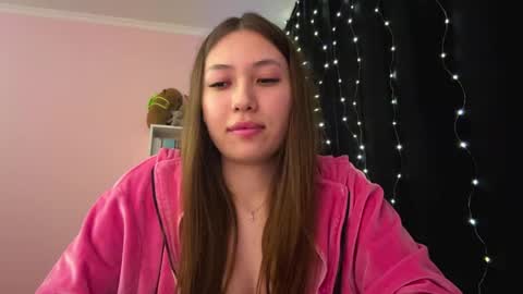 Snapshot of adelaidarothbart chatting on 03-17-26, 02:31 Lia online show from 03-17-26, 02:31