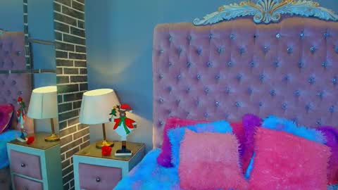 Adelaine online show from 12-17-25, 05:35