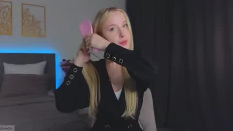 Adele online show from 10-08-25, 10:29