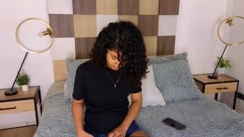 Snapshot of adele_carter_ chatting on 01-24-25, 11:48 Andrea online show from 01-24-25, 11:48